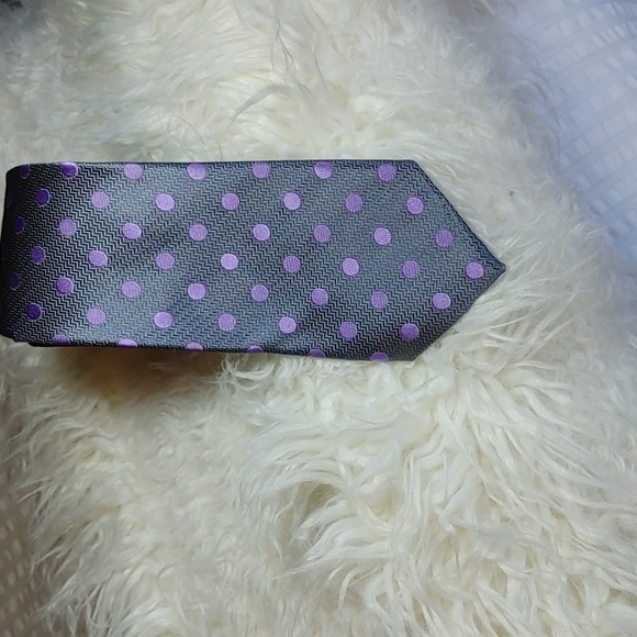 Nicole Miller Gray Silk Tie With Lilac Polka Dots - Picture 5 of 7